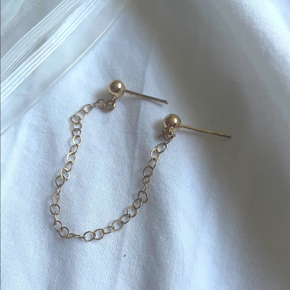 Single Beaded Chain Earring – Gold Minimalist Double Piercing Style